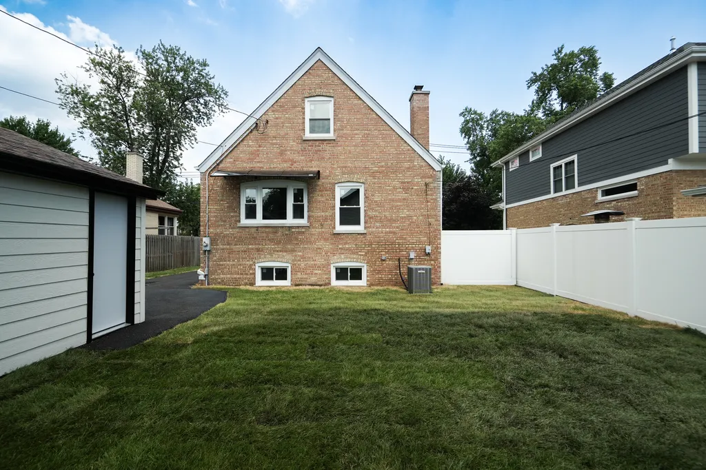 3653 West 107th Street Chicago IL 60655