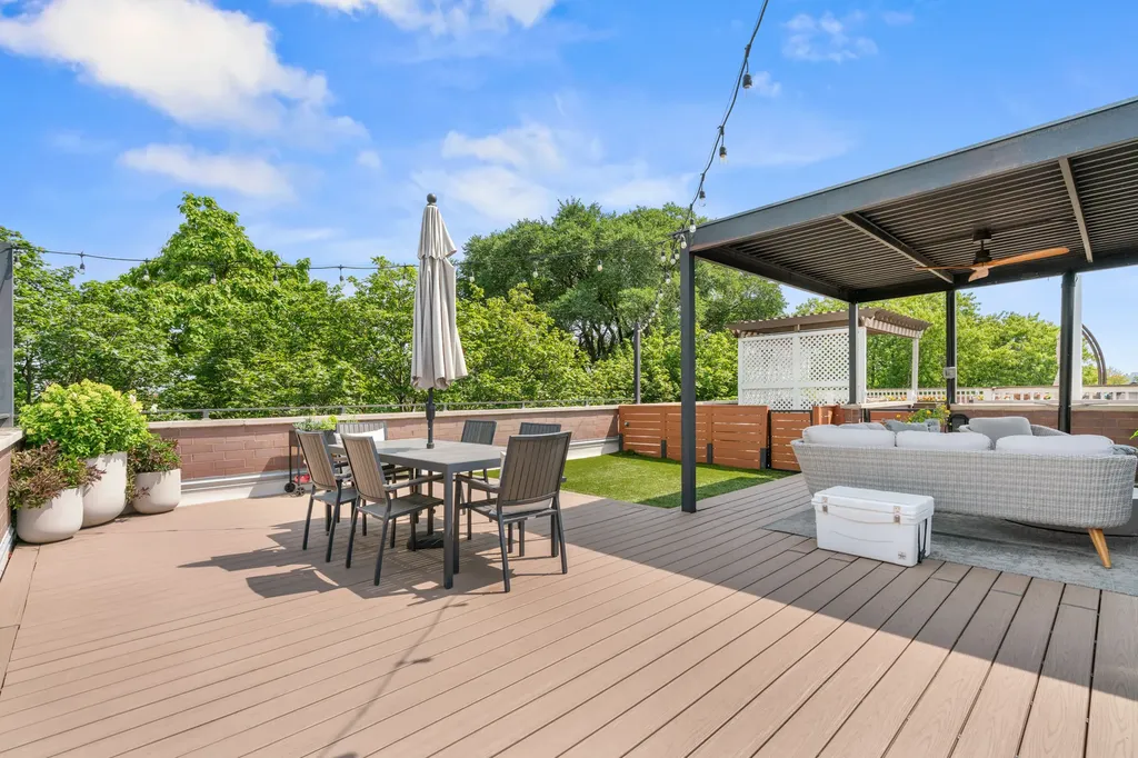 1955 West Barry Street Chicago IL 60657