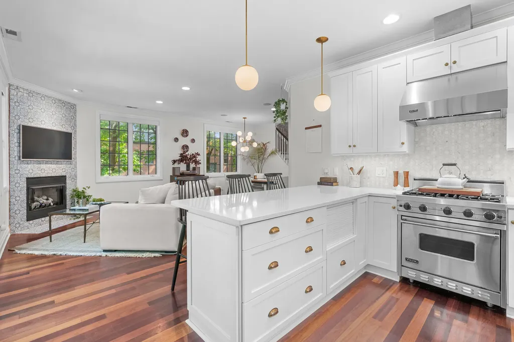 1955 West Barry Street Chicago IL 60657