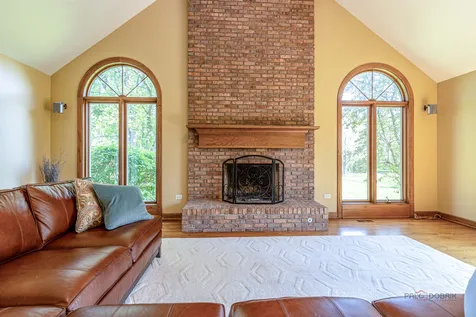 3944 Lakeview Court Long Grove IL 60047