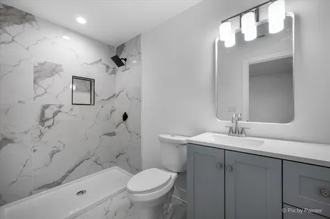 18172 West Twin Lakes Boulevard Grayslake IL 60030