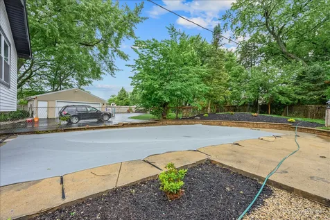 18172 West Twin Lakes Boulevard Grayslake IL 60030