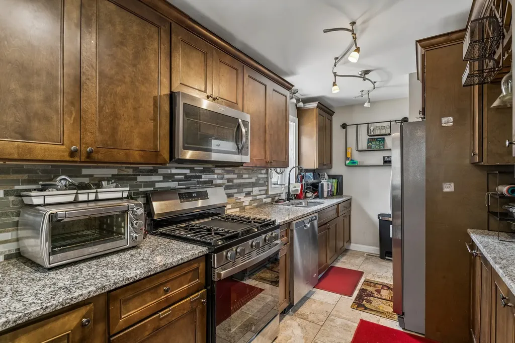 10029 South Indiana Avenue Chicago IL 60628