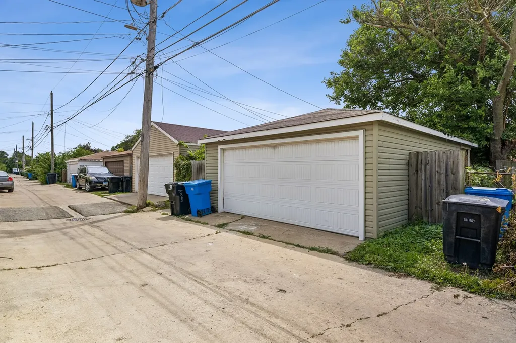 10029 South Indiana Avenue Chicago IL 60628