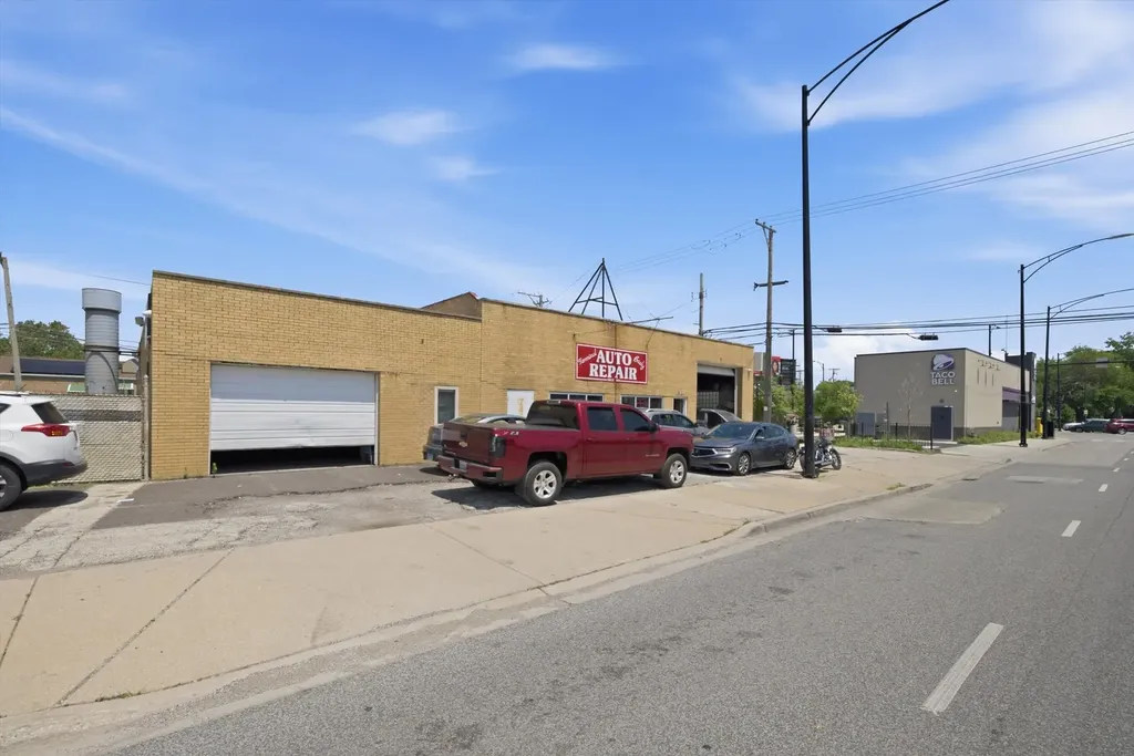 4814 West 47th Street Chicago IL 60638