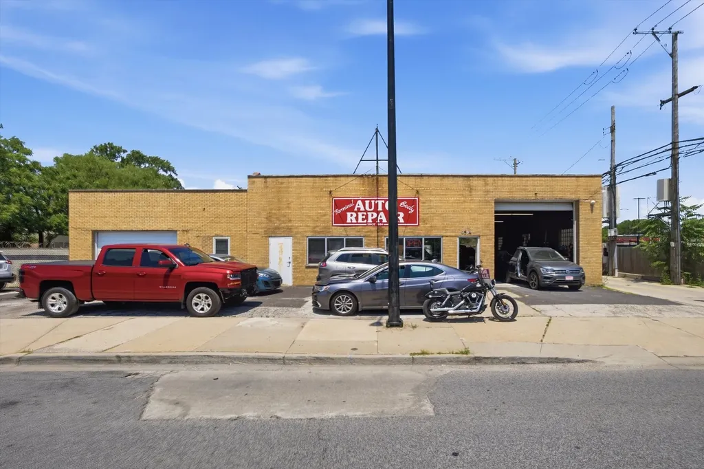 4814 West 47th Street Chicago IL 60638