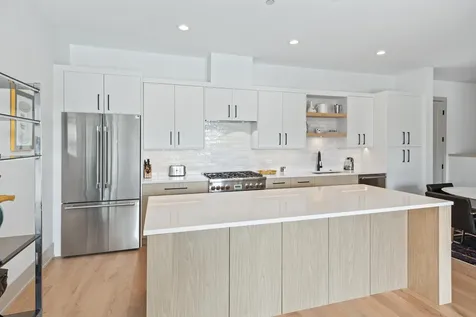 1548 West Ardmore Avenue Chicago IL 60660