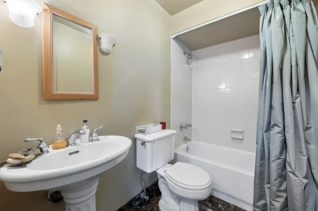 1516 North State Parkway Chicago IL 60610