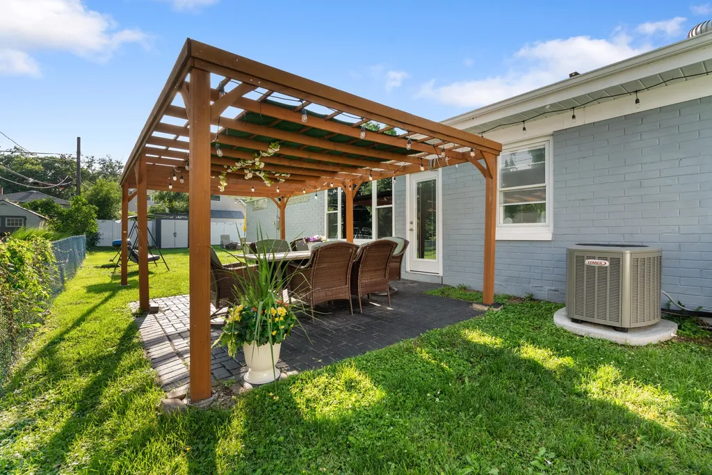 323 East Taylor Road Lombard IL 60148