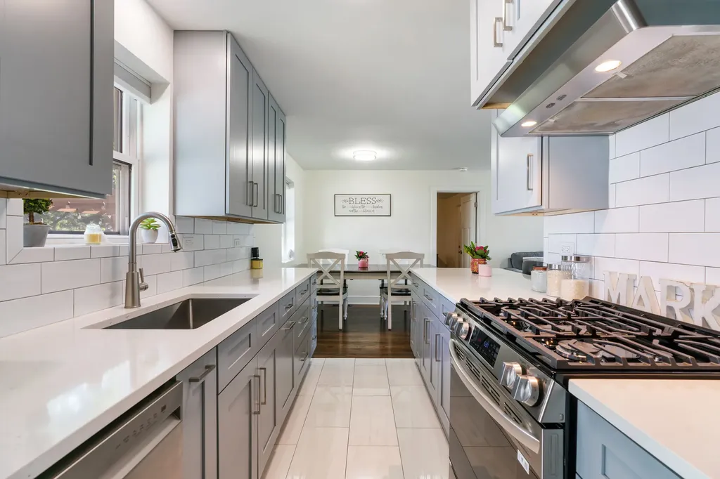 323 East Taylor Road Lombard IL 60148