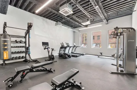 948 West Sunnyside Avenue Chicago IL 60640