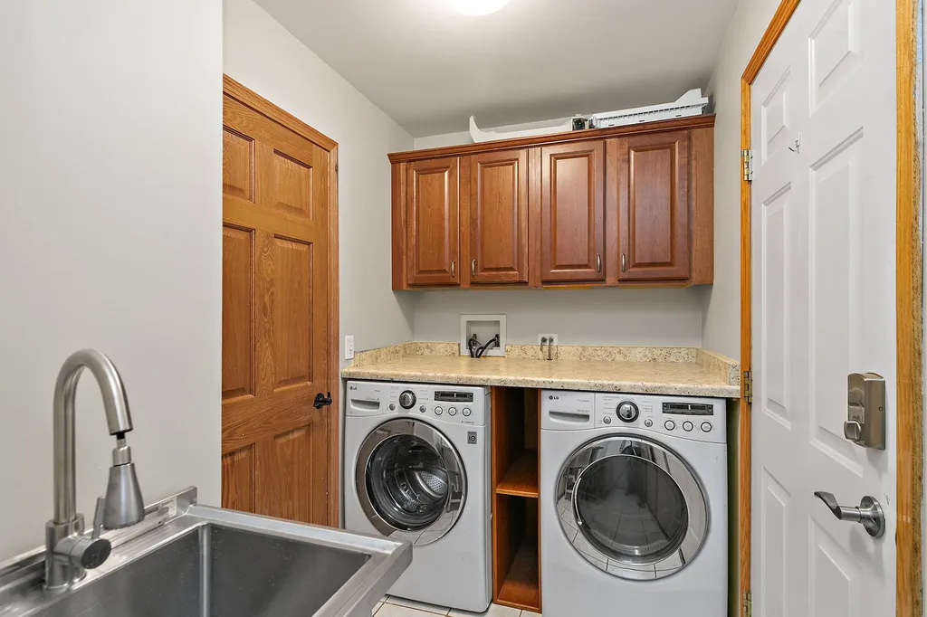 2256 Thornwood Court Aurora IL 60502