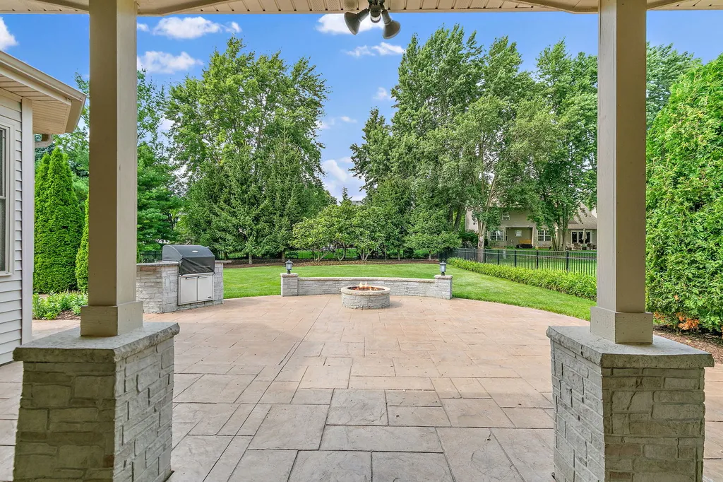2256 Thornwood Court Aurora IL 60502