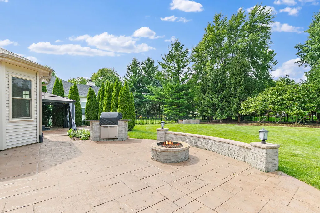 2256 Thornwood Court Aurora IL 60502
