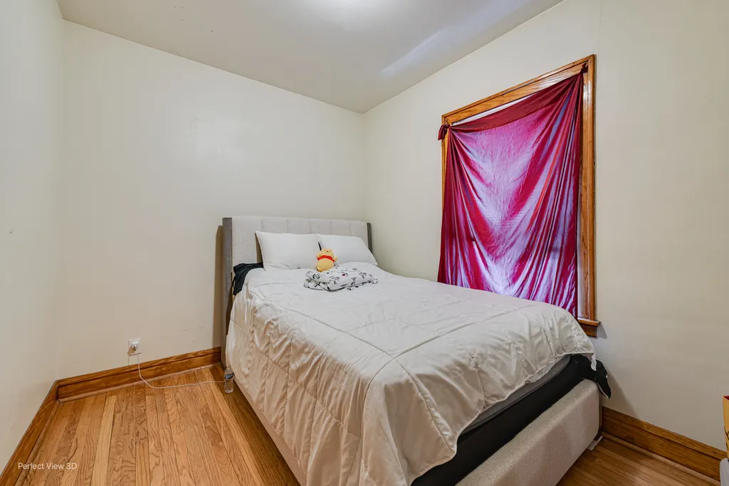 5212 South Sacramento Avenue Chicago IL 60632