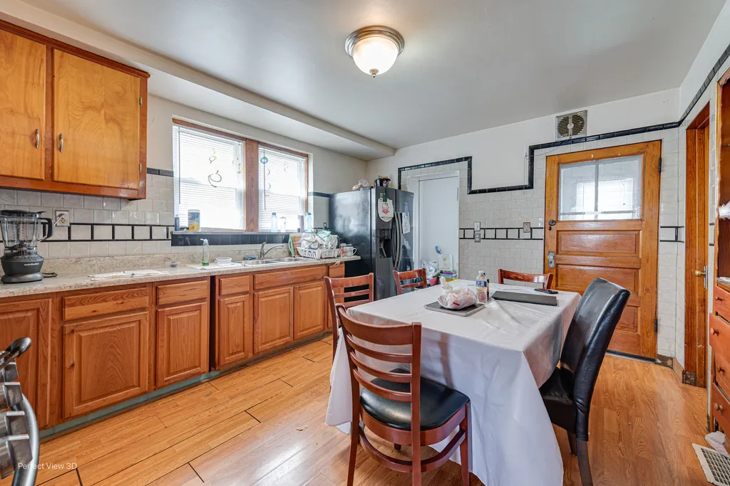 5212 South Sacramento Avenue Chicago IL 60632