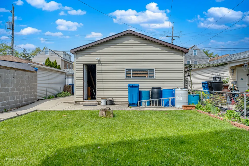 5212 South Sacramento Avenue Chicago IL 60632