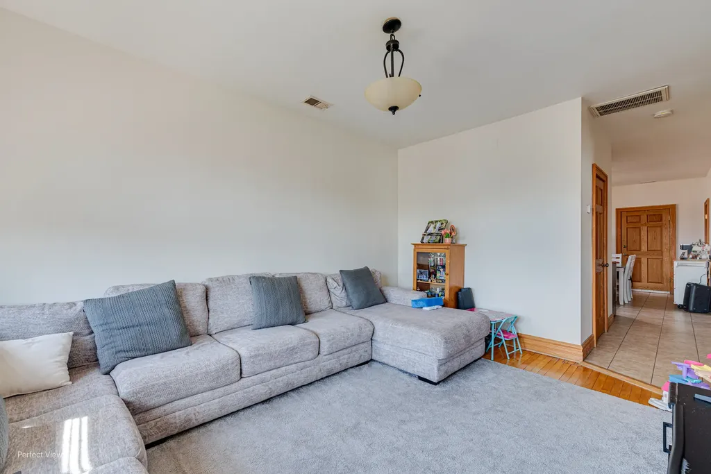 5212 South Sacramento Avenue Chicago IL 60632