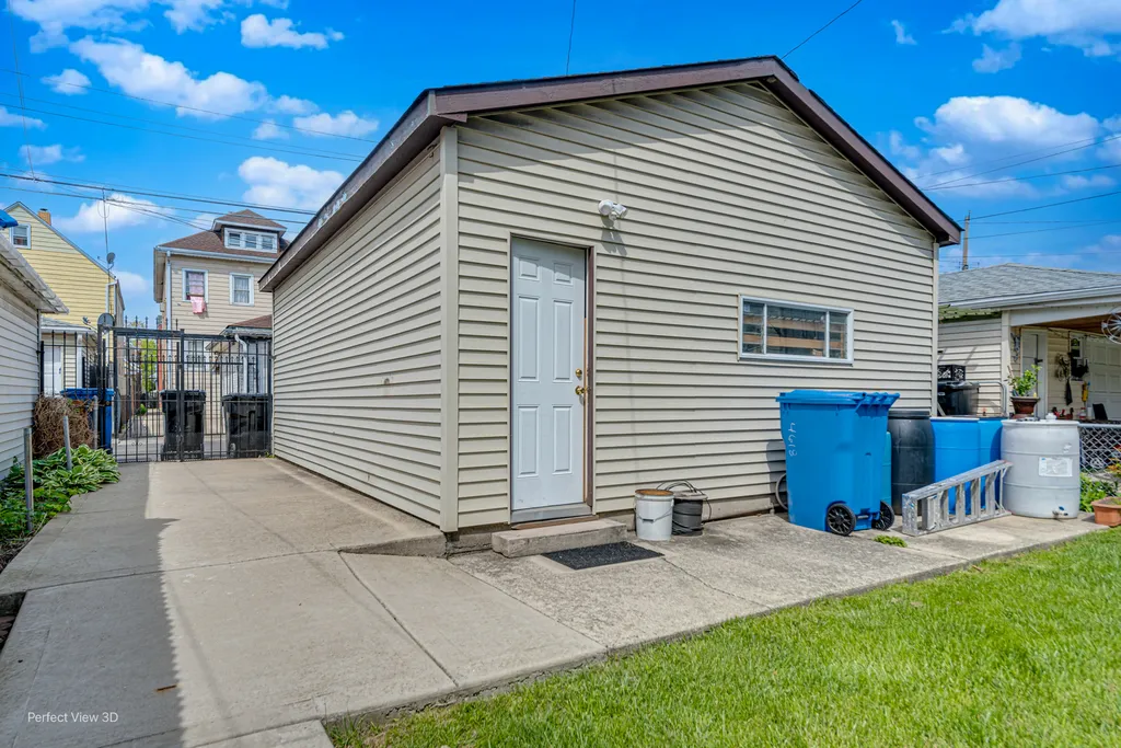 5212 South Sacramento Avenue Chicago IL 60632