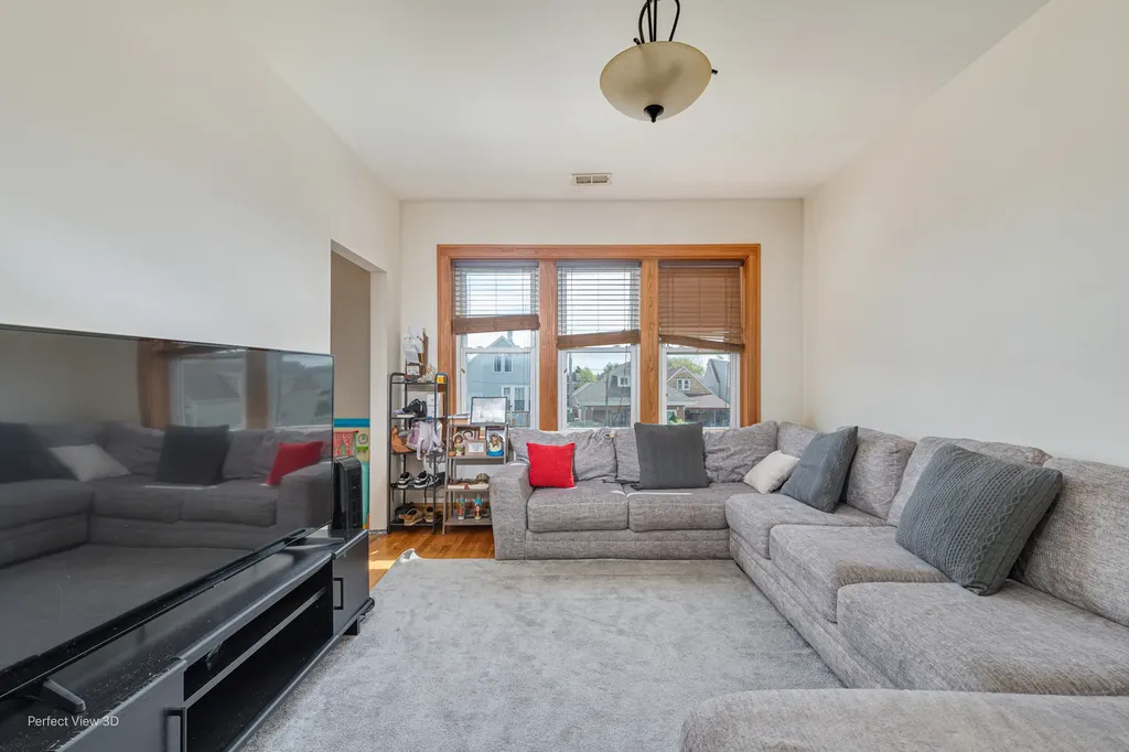 5212 South Sacramento Avenue Chicago IL 60632
