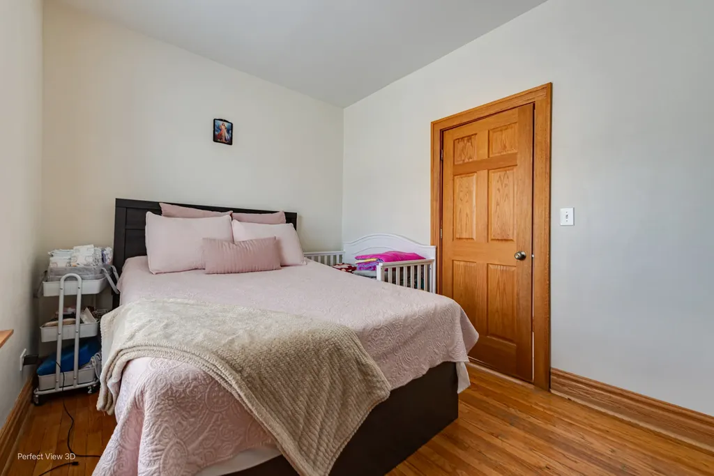 5212 South Sacramento Avenue Chicago IL 60632