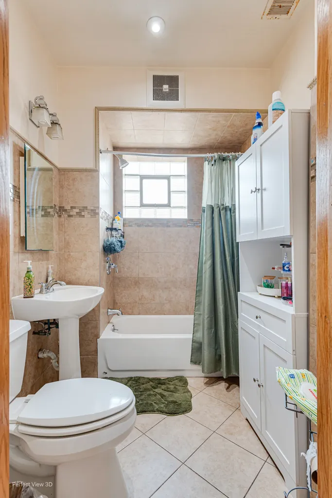 5212 South Sacramento Avenue Chicago IL 60632