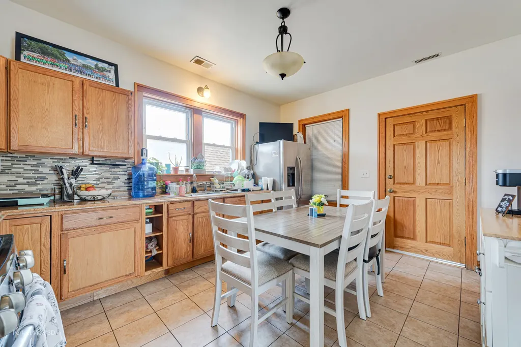 5212 South Sacramento Avenue Chicago IL 60632