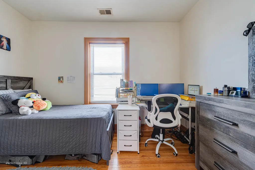 5212 South Sacramento Avenue Chicago IL 60632
