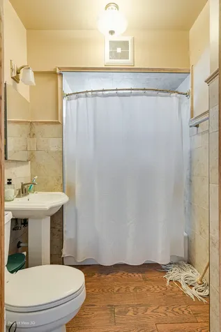 5212 South Sacramento Avenue Chicago IL 60632