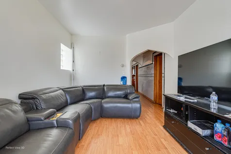 5212 South Sacramento Avenue Chicago IL 60632