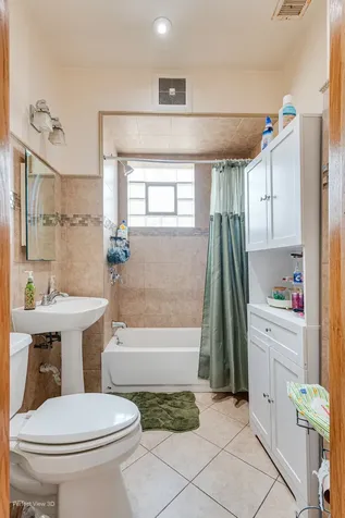 5212 South Sacramento Avenue Chicago IL 60632