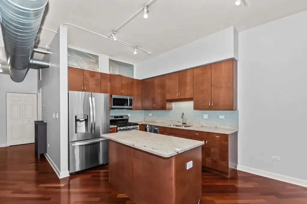 3125 West Fullerton Avenue Chicago IL 60647