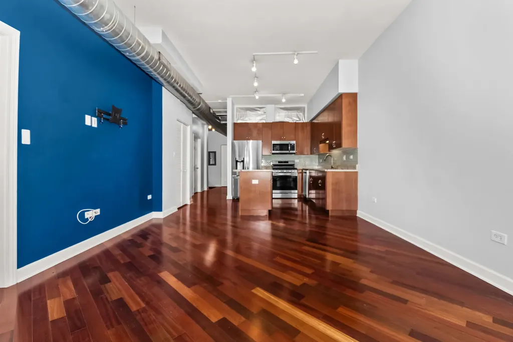 3125 West Fullerton Avenue Chicago IL 60647