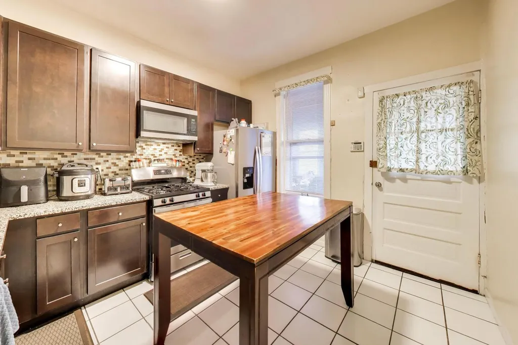 3410 West Shakespeare Avenue Chicago IL 60647