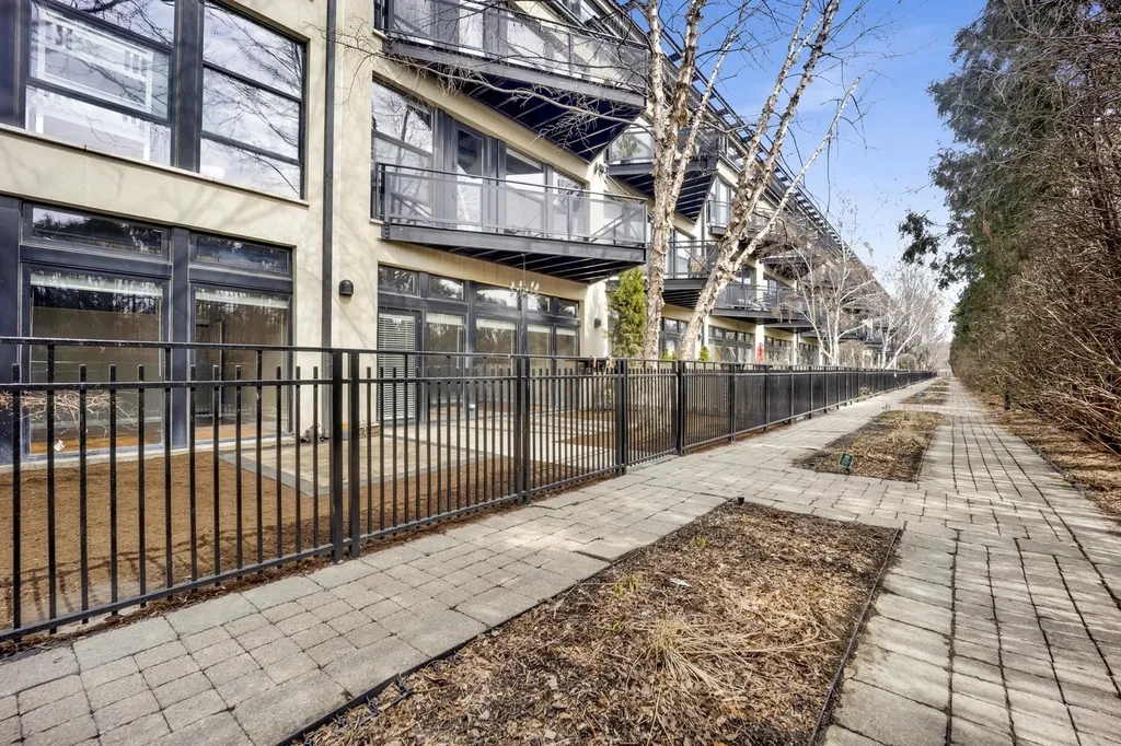 1071 West 15th Street Chicago IL 60608