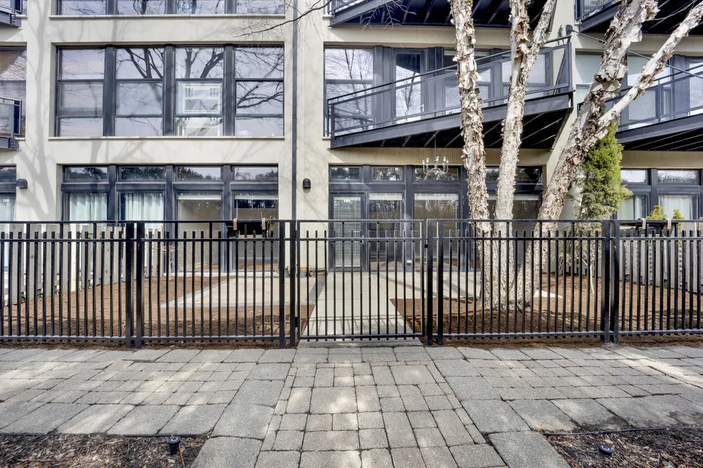 1071 West 15th Street Chicago IL 60608