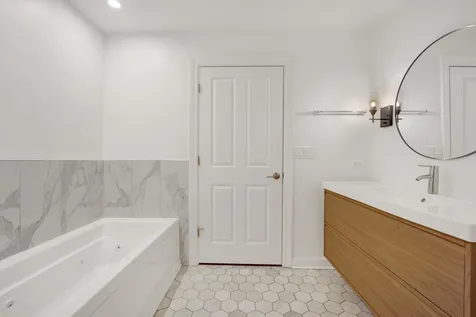 1071 West 15th Street Chicago IL 60608