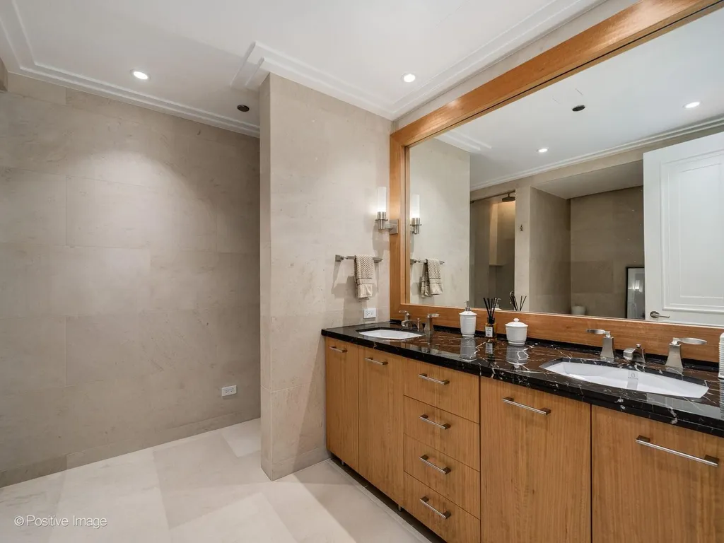 159 East Walton Place Chicago IL 60611