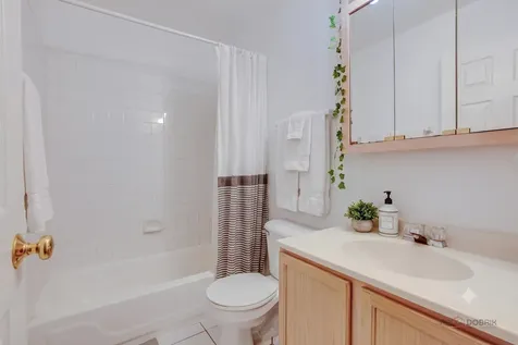 985 South Court Of Shorewood Court Vernon Hills IL 60061
