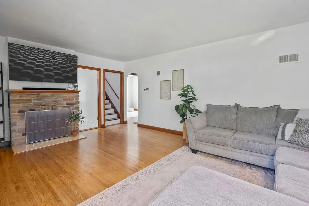422 Harden Street Antioch IL 60002
