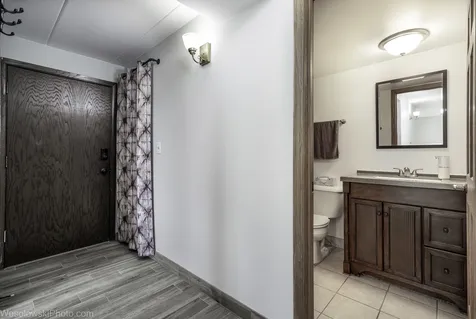 915 Graceland Avenue Des Plaines IL 60016