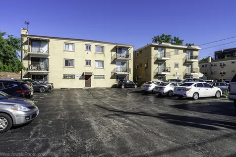 915 Graceland Avenue Des Plaines IL 60016