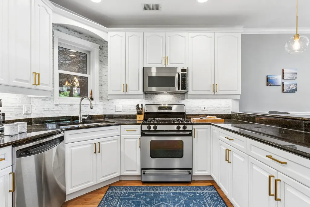 4124 North Lincoln Avenue Chicago IL 60618
