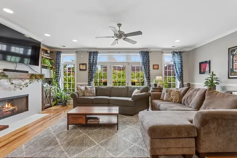 4124 North Lincoln Avenue Chicago IL 60618