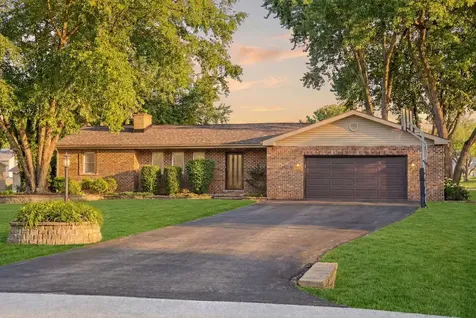 28 South Cherry Drive Oswego IL 60543