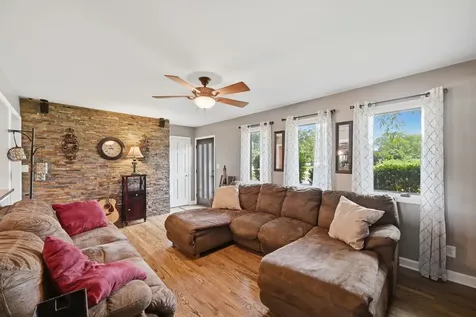 28 South Cherry Drive Oswego IL 60543