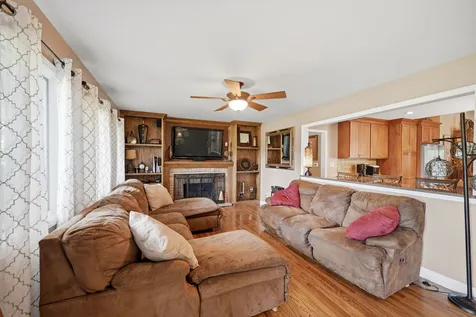 28 South Cherry Drive Oswego IL 60543