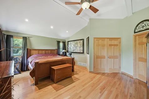 28 South Cherry Drive Oswego IL 60543