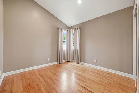 28 South Cherry Drive Oswego IL 60543