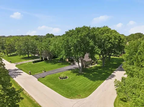 28 South Cherry Drive Oswego IL 60543
